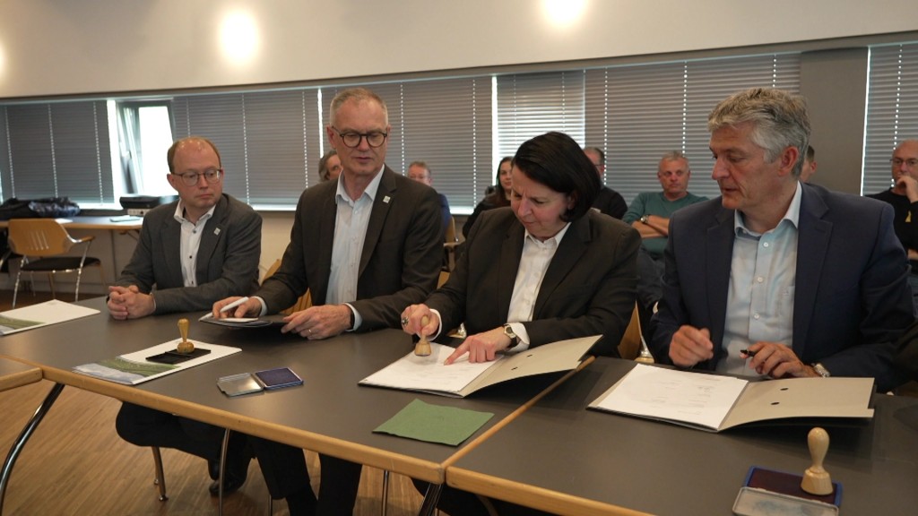 Foto: Vertrag zur Nutzung von Abwasserwärme in Illingen unterzeichnet